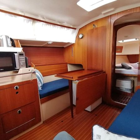 Cozy Sailboat In Barcelona!! No Showers Sant Adrià de Besòs Eksteriør billede