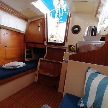 Cozy Sailboat In Barcelona!! No Showers Sant Adrià de Besòs Eksteriør billede