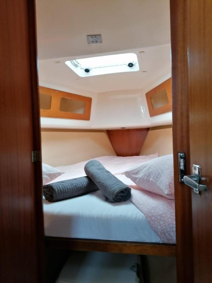 Cozy Sailboat In Barcelona!! No Showers Sant Adrià de Besòs Eksteriør billede